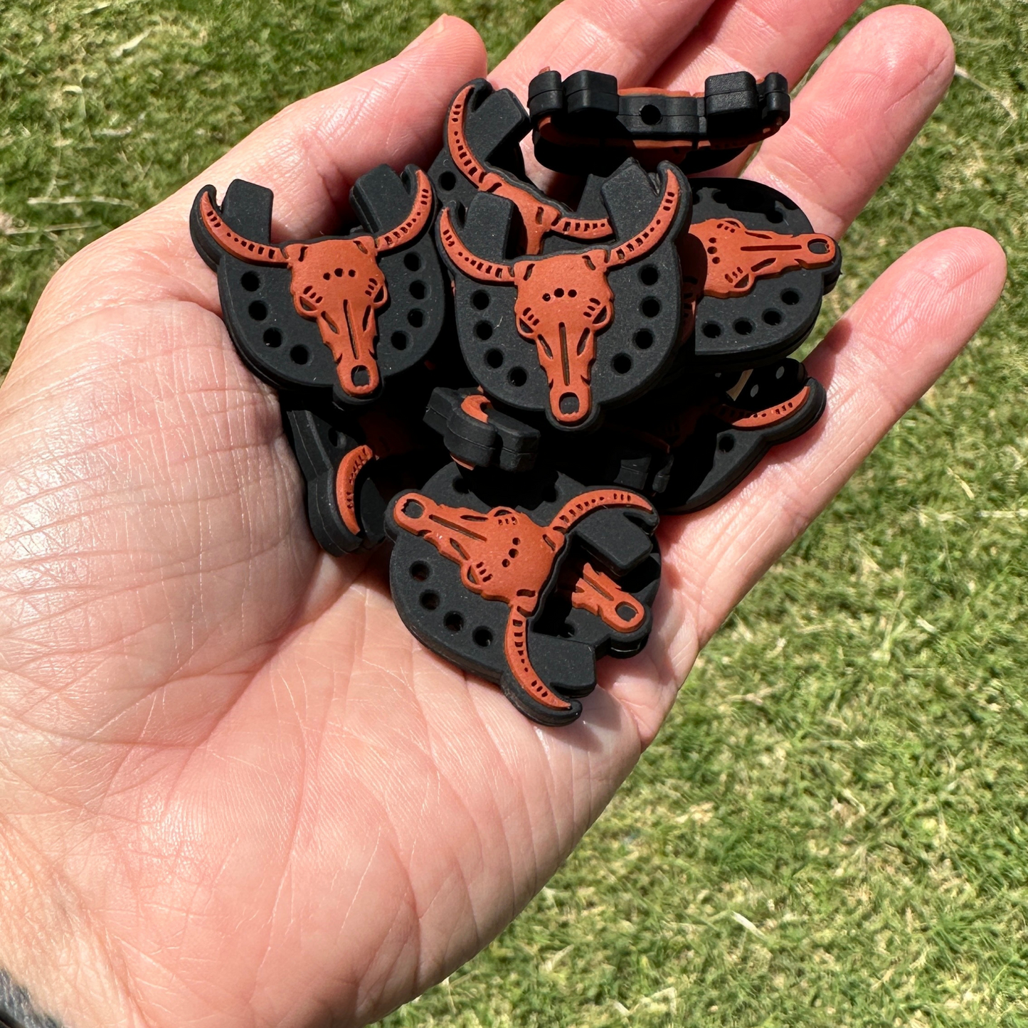 Horseshoe Focal Beads Silicone Longhorn Skull | 12 pk