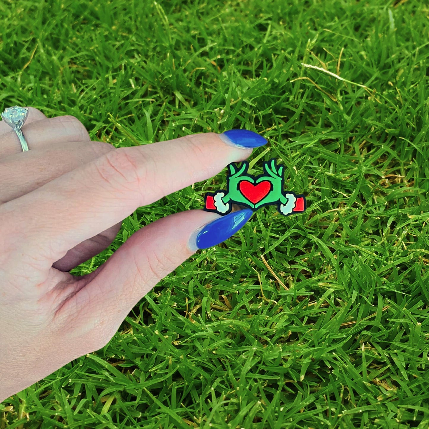 Grouch Stole Christmas Heart Hands Green Silicone Focal Bead | 12pk