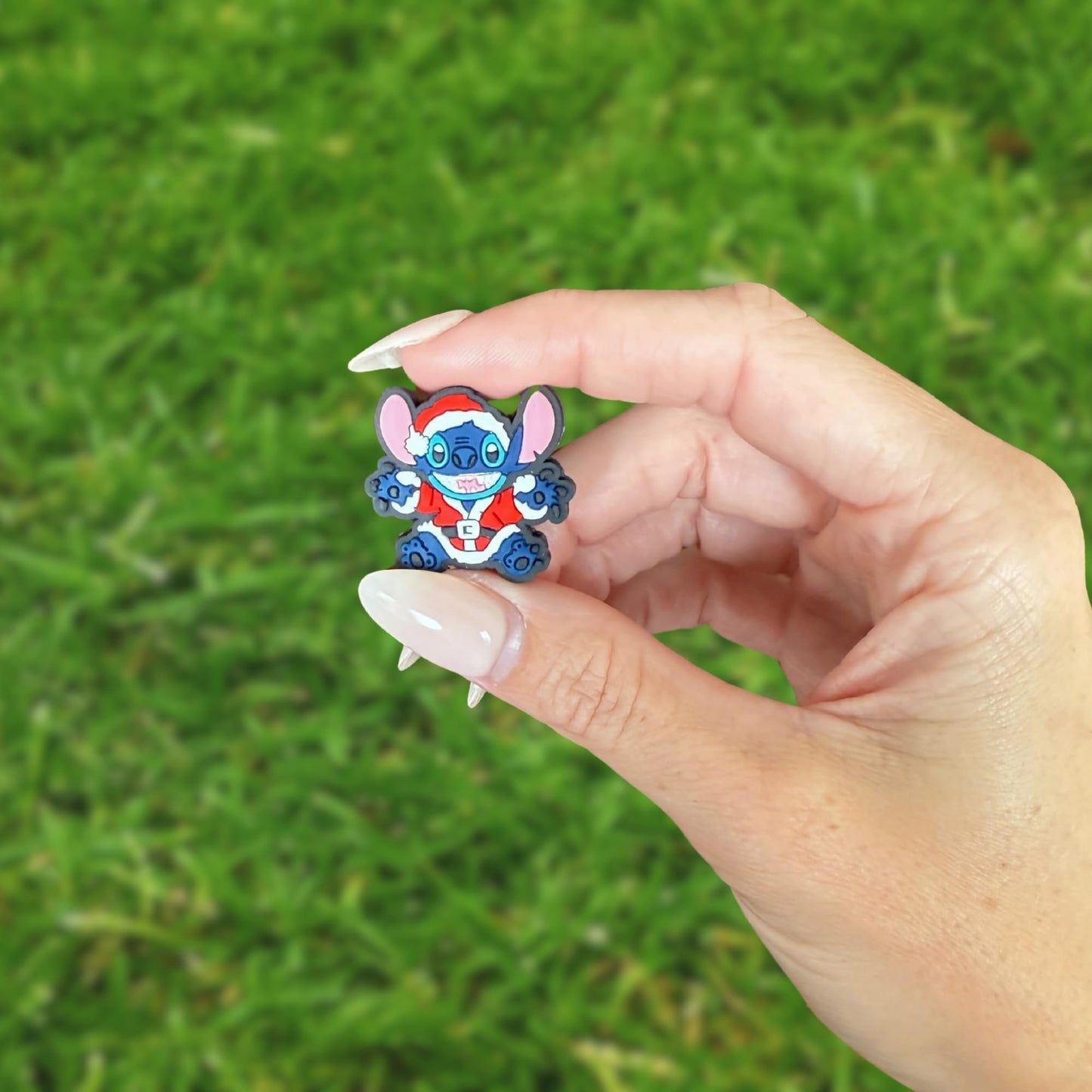 Blue Alien Ohana Santa Christmas Monster Movie Character Silicone Focal Bead 2.9cm 12pk Bulk Means Family Popular Star Li Stitc